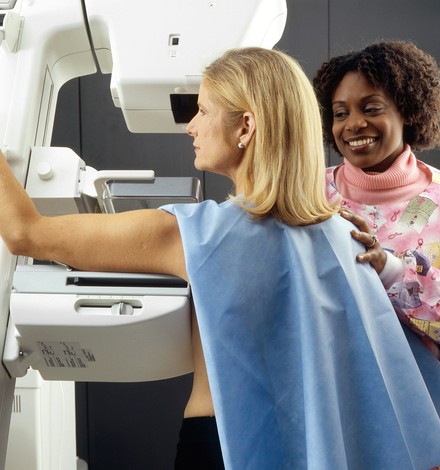 Exame de mamografia em projeto de saude da mulher